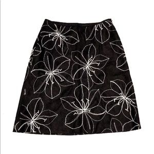 ⬇️$28 Ann Taylor a-line linen skirt embroidered